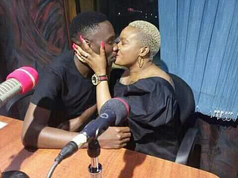 Tamale Mirundi Junior kissing Don Zella in studios 