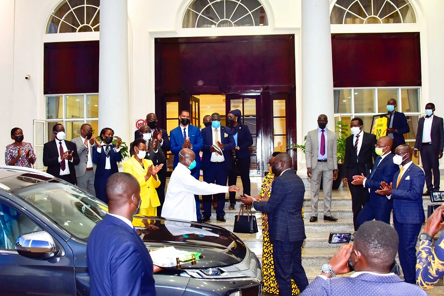 Museveni handing over car keys to Onyango