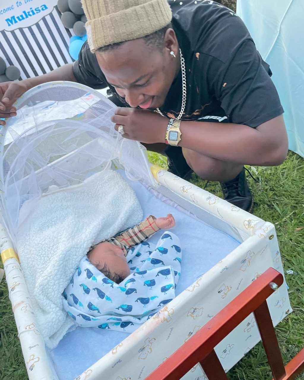 Zex Bilangilangi checking on newly born baby