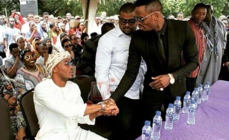 Diamond Platnumz greeting Ali Kiba