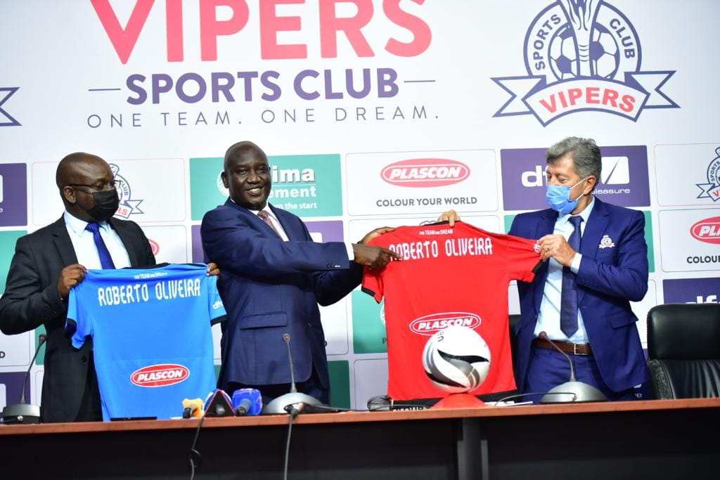 Vipers SC patron, Lawrence Mulindwa unveiling Roberto Oliviera