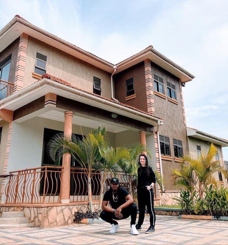 GNL and Tamar in front of their mansion