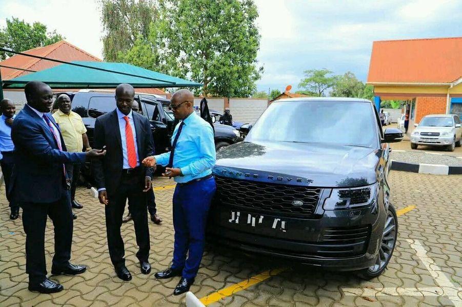 Mps handing Range Rover keys to Moses Magogo